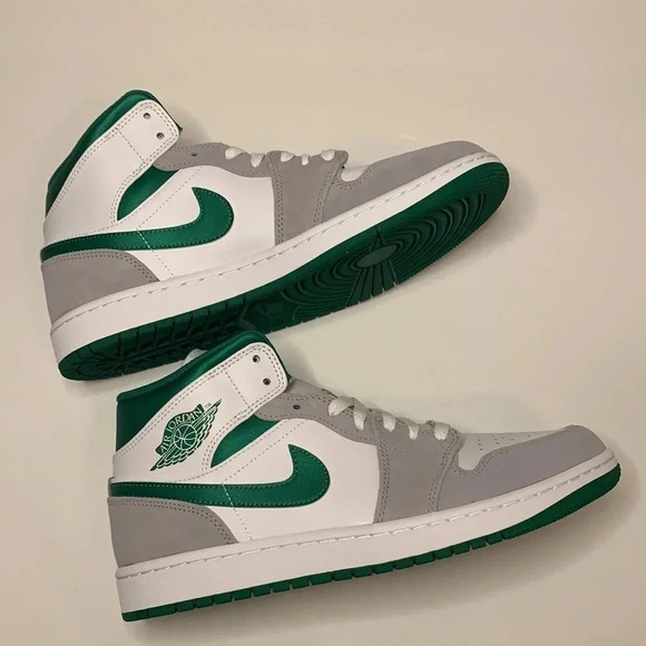 Air Jordan 1 Mid Sneakers PINE GREEN GREY - Picture 4 of 10